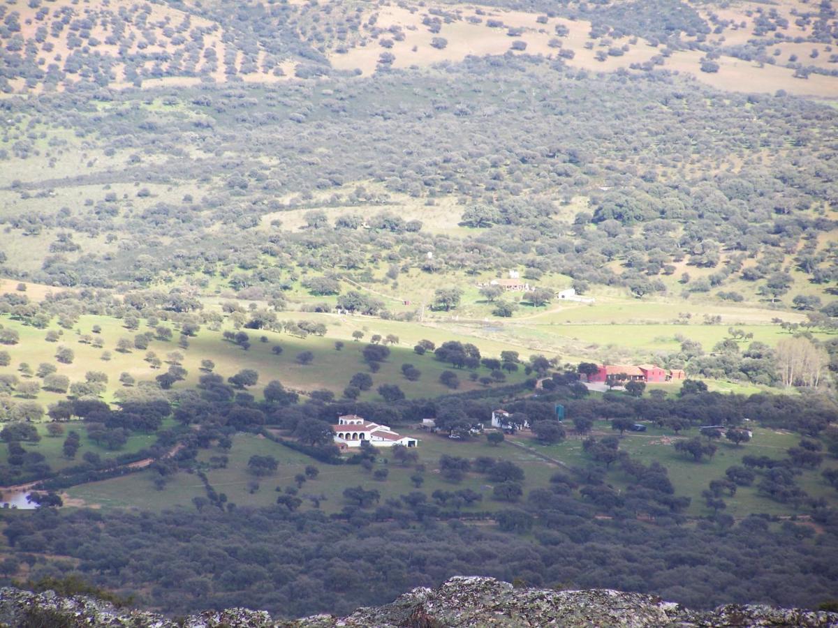 Casa Rural De La Finca Sierra Grande Hornachos Exteriér fotografie